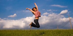 cómo vivir una vida plena y feliz en el estresante mundo actual