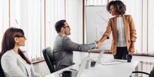 wie Sie Selbstvertrauen gewinnen und Ihre Karriere vorantreiben können